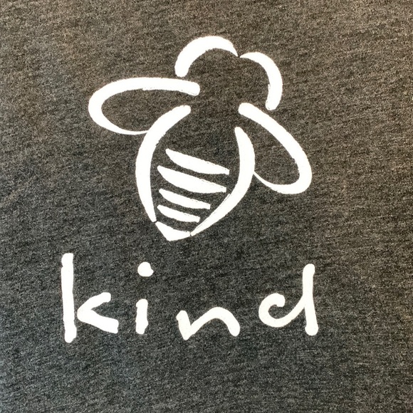Bee Attitudes Bee Kind Heather Black Scoop Neck T-Shirt Size Large NWOT - Picture 3 of 4